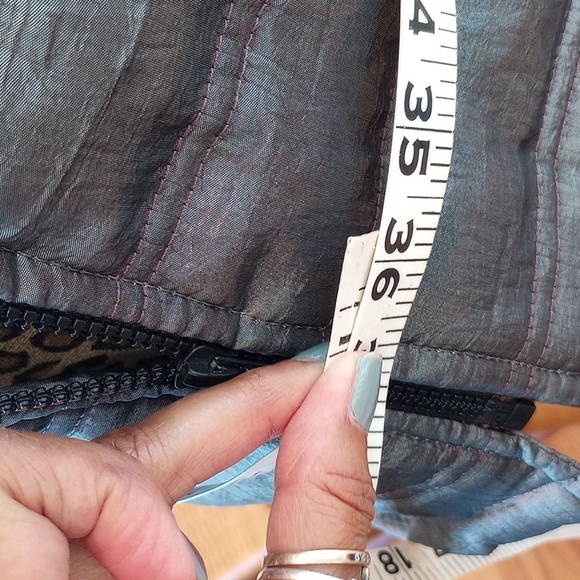 Wild, Ladies, Puffer Vest Size:M Color: Silver - Picture 5 of 9